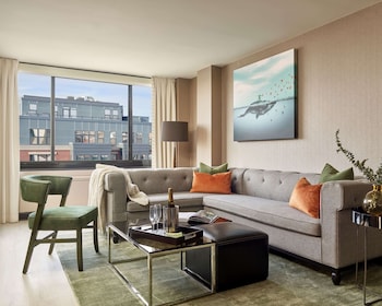 Suite, 1 King Bed