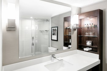 Deluxe Room, 1 Queen Bed