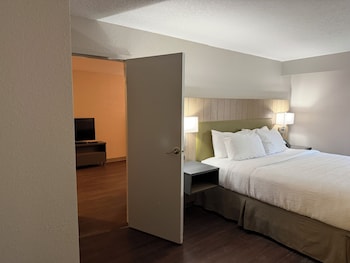 Suite, 1 King Bed, Non Smoking