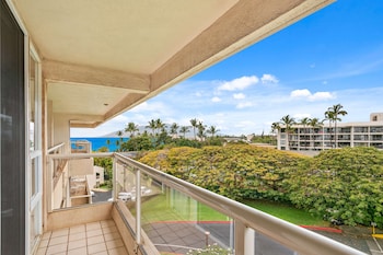 Suite, 1 Double Bed, Partial Ocean View (Comp)