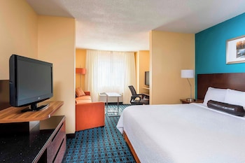 Executive Suite, 1 King Bed with Sofa bed (Mobility/Hearing Accessible, Tub)