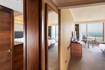 Family Rooms with Sea View