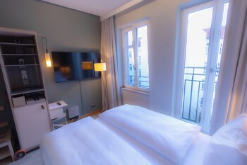 Standard Room, 1 Queen Bed