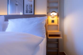 Standard Room, 1 Queen Bed