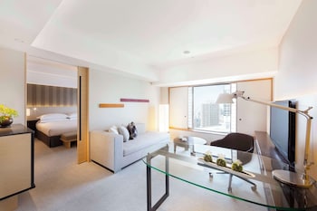 King City Suite Executive with Sofa Bed