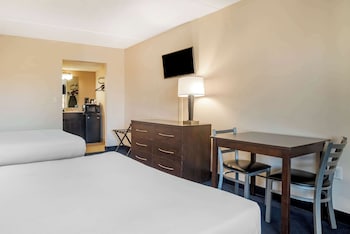 Standard Room, 2 Queen Beds, Non Smoking