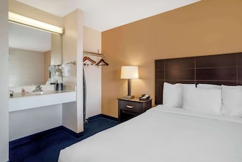 Standard Room, 1 King Bed, Non Smoking