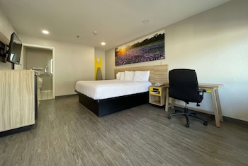 Room, 1 King Bed, Non Smoking