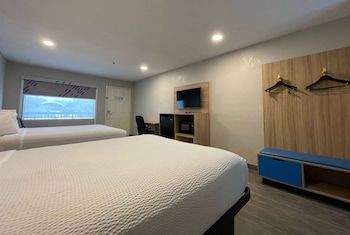 Room, 2 Queen Beds, Non Smoking