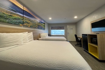 Room, 2 Queen Beds, Non Smoking