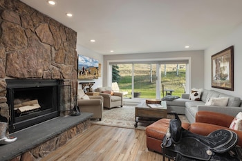 Condo, 2 Bedrooms (Villas 1104)
