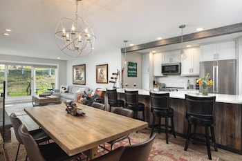 Condo, 2 Bedrooms (Villas 1104)