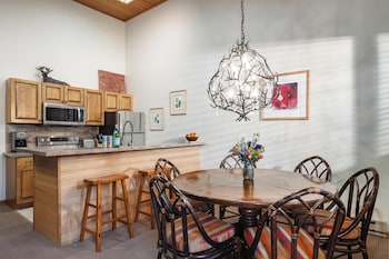 Condo, 2 Bedrooms (Villas 1532)