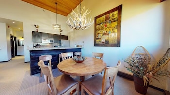 Condo, 2 Bedrooms (Villas 1635)