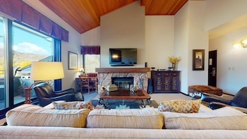 Condo, 2 Bedrooms (Villas 1635)