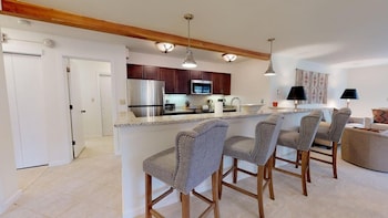 Condo, 2 Bedrooms (Villas 1101)