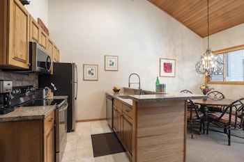 Condo, 2 Bedrooms (Villas 1532)