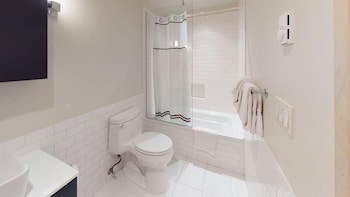Condo, 2 Bedrooms (Villas 1210)
