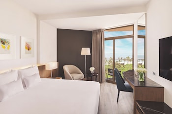 Two Sea View Connecting Family Rooms, Private Beach & Splash Park