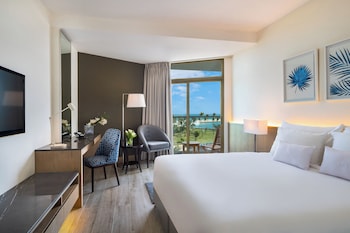 Two Sea View Connecting Family Rooms, Private Beach & Splash Park
