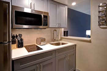 Suite, 1 King Bed (Top Floor)