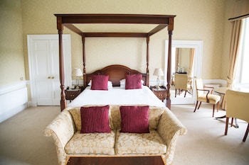 Deluxe Room (Double-Twin)