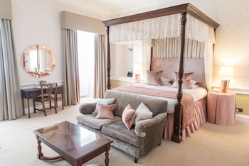 Deluxe Room (Double-Twin)