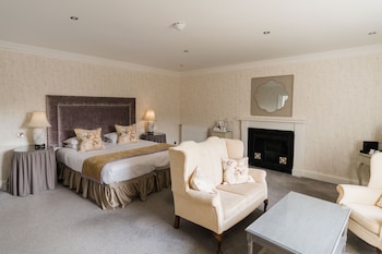 Deluxe Room (Double-Twin)