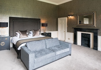 Deluxe Room (Double-Twin)
