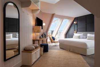 Signature Suite with Sea View