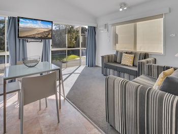 Queenscliff 2 Bedroom Cabin