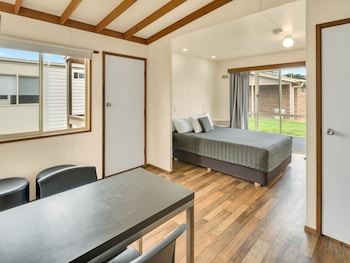 Swan Bay Studio Cabin