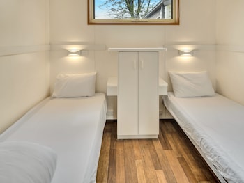 Swan Bay Studio Cabin