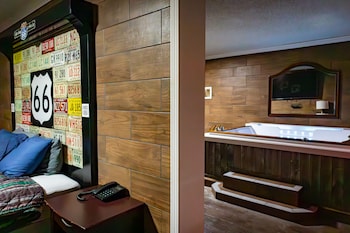 Executive Hot Tub Suite