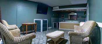 Suite, 1 King Bed, Jetted Tub