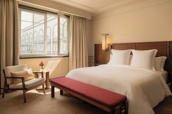 Executive Suite, Courtyard View