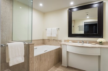 Premier Room, 1 King Bed, Terrace
