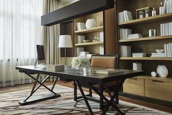Governor Suite King