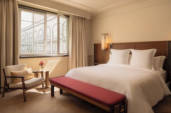 Executive Suite, Courtyard View