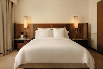 Executive Suite (Burdeos View)