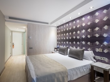 Family Room (Premium)