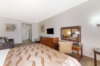 1 King Bed, Nonsmoking, Interior Corridor