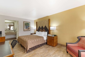 1 Queen Bed, Non Smoking, Exterior Corridor, Accessible Room, Bathtub
