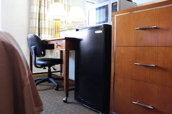 1 King Bed, Nonsmoking, Interior Corridor, Accessible Room, Roll-in Shower