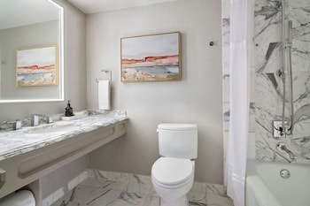 Room, 1 King Bed (Mobility/Hearing Accessible, Tub)