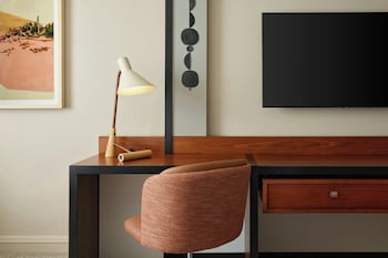 Room, 1 King Bed, City View (Hearing Accessible)