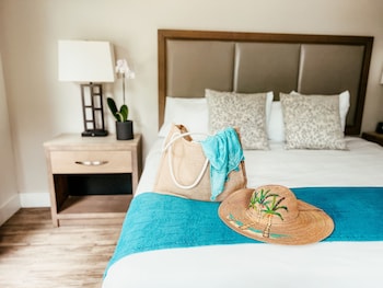 Premier Bay View with One King Bed & Deck