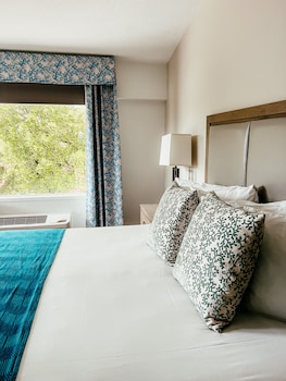 Premier Island View with One King Bed