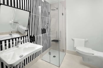 Classic Room, 1 King Bed, Accessible
