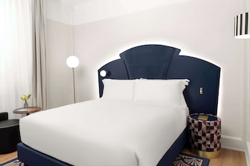 Premium Room, 1 King Bed